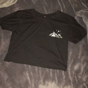 🖤 black mountain crop top🖤